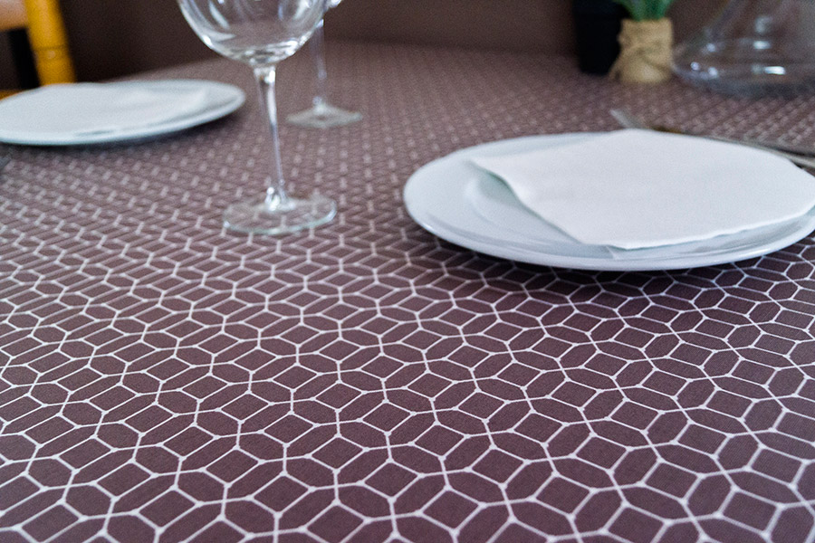 Mantel Extratela Alba Plus 120x120cm Hexagonal (Confeccionado a 116x116cm)
