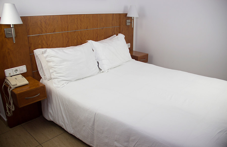 ; Funda Nórdica Blanca 220x220cm (50%Poliéster / 50% Algodón)