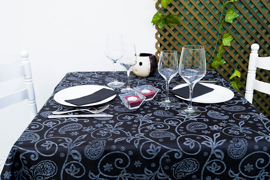 Mantel Novotex 120x120cm Negro Decorado, 150uds