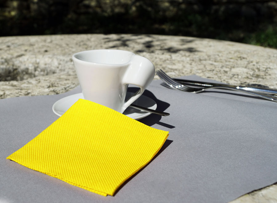 Servilleta Micropunto 20x20cm Amarillo, 2.400uds