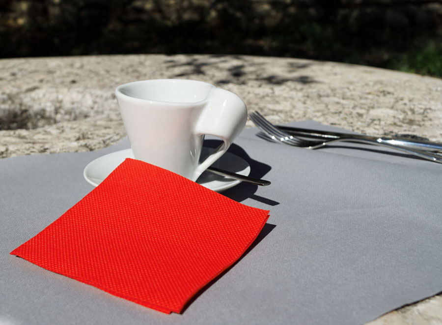 Servilleta Micropunto 20x20cm Rojo, 2.400uds